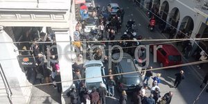 Νεαρός ξυλοκόπησε την κοπέλα του στην Πάτρα 