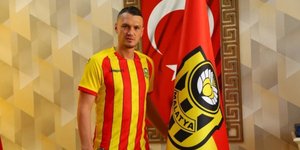 Ο ποδοσφαιριστής της Μαλάτιασπορ, Μπαρίς Μπασντάς, που πήδηξε από τον δεύτερο όροφο κατά τη διάρκεια του μεγάλου σεισμού στην Τουρκία