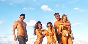 Η οικογένεια σε μία από τις συχνές πολυτελείς διακοπές της