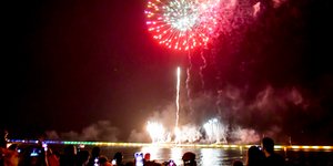 Εντυπωσιακά πυροτεχνήματα στον ουρανό της Πάτρας