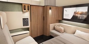 Η σουίτα πρώτης κατηγορίας της Qantas, «έχει μια σειρά από χαρακτηριστικά που κάνουν τους επιβάτες να αισθάνονται σαν να βρίσκονται σε ένα μίνι δωμάτιο boutique ξενοδοχείου»