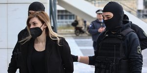 Η Ρούλα Πισπιρίγκου προσέρχεται στο δικαστήριο