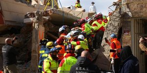 Η γερμανική οργάνωση που συμμετέχει στις επιχειρήσεις διάσωσης στην Τουρκία 