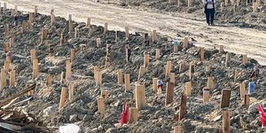 Ομαδικοί τάφοι από τον σεισμό στην Τουρκία