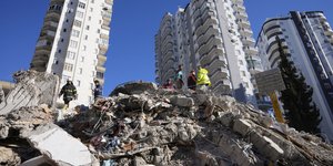 Σεισμός στην Τουρκία: Πλάνα από drones δείχνουν το μέγεθος της καταστροφής 