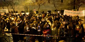 Συγκέντρωση διαμαρτυρίας στο Εθνικό Θέατρο
