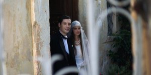 Σπύρος Σταμούλης: Ποιος είναι ο γοητευτικός Κωνσταντίνος από το «Βραχιόλι της φωτιάς»