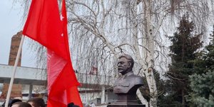 Ρωσία: Προτομή του Στάλιν παραμονή της επετείου της μάχης του Στάλινγκραντ