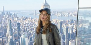 γυναίκα με σακάκι