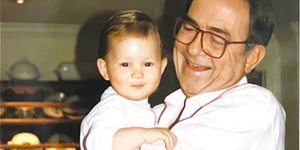 Ο τέως βασιλιάς Κωνσταντίνος με την εγγονή του Μαρία Ολυμπία