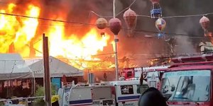 Τεράστια φωτιά σε σταθμό λεωφορείων στη Μανίλα των Φιλιππινών