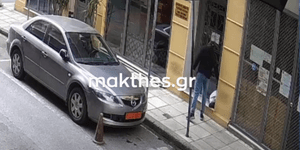 Θεσσαλονίκη: Η στιγμή που άντρας αφήνει την ύποπτη σακούλα έξω από το ρωσικό προξενείο