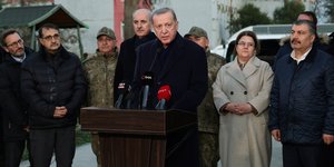 Ο πρόεδρος Ερντογάνσε περιοχή της Τουρκίας που επλήγη από τον σεισμό