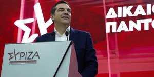 Ο Αλέξης Τσίπρας κατά την ομιλία του στο Περιστέρ