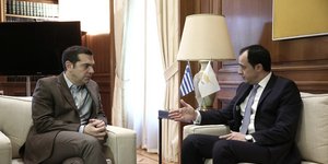 Τσίπρας και Χριστοδουλίδης σε συνάντησή τους στο Μέγαρο Μαξίμου