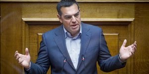Ο Αλέξης Τσίπρας στην ολομέλεια της Βουλής 