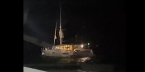 Ο εργολάβος Μεσούτ Μπασκίρ προσπάθησε να διαφύγει με καταμαράν, όμως συνελήφθη από τις αρχές στην Τουρκία/ Twitter, printscreen