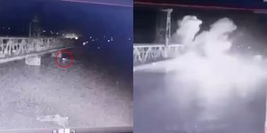 H στιγμή της επίθεσης του ρωσικού θαλάσσιου drone σε γέφυρα στη νότια Ουκρανία 