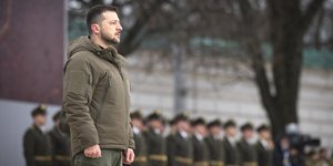 Ο πόλεμος της Ρωσίας στην Ουκρανία «έσωσε» την πολιτική παρτίδα για τον Ζελένσκι