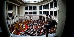 Η ολομέλεια της Βουλής από τα θεωρεία