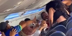 Aπίστευτος καβγάς σε πτήση στη Βραζιλία