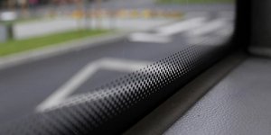 μαύρες κουκκίδες στο παρμπρίζ