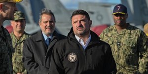 Ο Νίκος Χαρδαλιάς, επισκέφθηκε το αεροπλανοφόρο USS George H.W. Bush