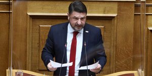 Ο υφ.Άμυνας Νίκος Χαρδαλιάς στη Βουλή