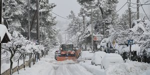 Μάχη για να παραμείνει ανοικτό το οδικό δίκτυο στα βόρεια