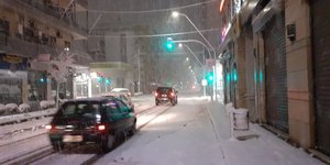 Πυκνή χιονόπτωση στο Βόλο