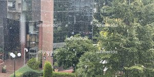 Στις 4 το απόγευμα χιόνισε για περίπου 20 λεπτά στο κέντρο της Αθήνας 
