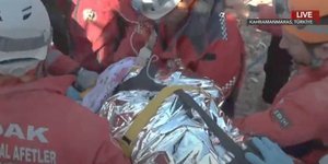 Μια γυναίκα 42 ετών ανασύρθηκε ζωντανή έπειτα από σχεδόν 222 ώρες