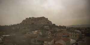 Με αφρικανική σκόνη και τοπικές βροχές μας υποδέχεται και σήμερα ο καιρός 