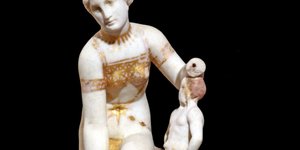 H Aφροδίτη με το χρυσό μπικίνι στο Μουσειο Ακρόπολης 