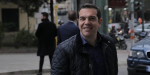 Ο Αλέξης Τσίπρας στον δρόμο