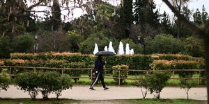 Άνδρας στη βροχή