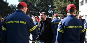 Τους πυροσβέστες της 2ης ΕΜΑΚ στη Θεσσαλονίκη επισκέφθηκε ο Νίκος Ανδρουλάκης/ Φωτογραφία: EUROKINISSI 