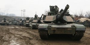 Οι ΗΠΑ θα προμηθεύσουν την Ουκρανία με άρματα μάχης Abrams μέχρι το φθινόπωρο 