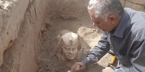 Αγαλμα ρωμαϊκής εποχής που μοιάζει με τη Σφίγγα ανακαλύφθηκε στη νότια Αίγυπτο