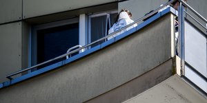 Το μπαλκόνι από το οποίο έπεσε στο κενό η οικογένεια