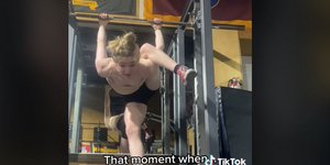 Ξεκαρδιστικό βίντεο με αθλήτρια που επιχειρεί να κάνει κωλοτούμπα