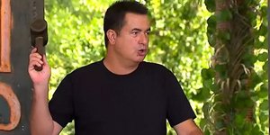 Ο Ατζούν σε ρόλο «δικαστή»