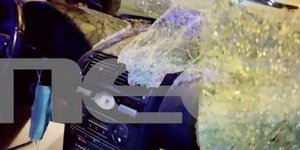 Το εσωτερικό του αυτοκινήτου στο οποίο ο απόστρατος επιχείρησε να δολοφονήσει τα παιδιά του