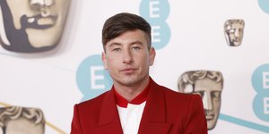 Ο Barry Keoghan ποζάρει στους φωτογράφους κατά την άφιξή του στα 76α Βραβεία Κινηματογράφου της Βρετανικής Ακαδημίας, BAFTA's, στο Λονδίνο, Κυριακή, 19 Φεβρουαρίου 2023