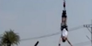 Η στιγμή που κόβεται το σχοινί του bungee jumping
