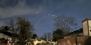 ΗΠΑ: Λάμψεις στον ουρανό πάνω από την πόλη Σακραμέντο στην Καλιφόρνια -Διαστημικά συντρίμμια από τον ISS λέει αστροφυσικός του Χάρβαρντ