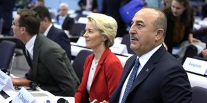 Ο Μεβλούτ Τσαβούσογλου με την φον ντε Λάιεν