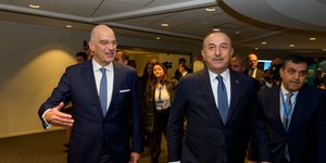 Ο Νίκος Δένδιας με τον Μεβλούτ Τσαβούσογλου