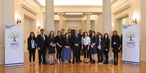 Ο Νίκος Δένδιας με φοιτητές του Tufts 