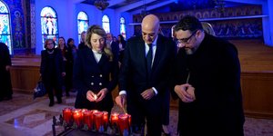 Στον Ελληνορθόδοξο ναό του Μόντρεαλ ο Νίκος Δένδιας, μαζί με την Καναδή ομόλογό του/ Twitter